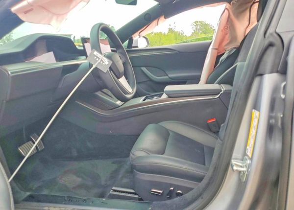 2026 TESLA MODEL S — DENT