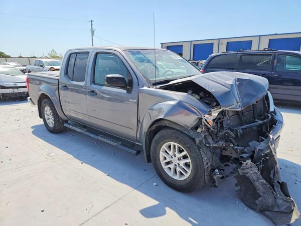 2021 NISSAN FRONTIER Crew Cab — Passenger 3/4