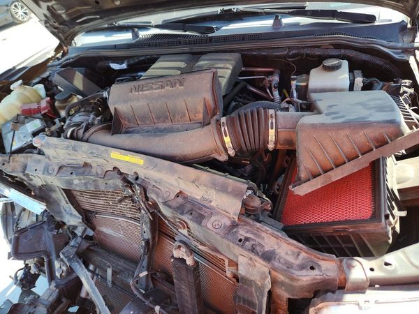 2021 NISSAN FRONTIER Crew Cab — Engine bay