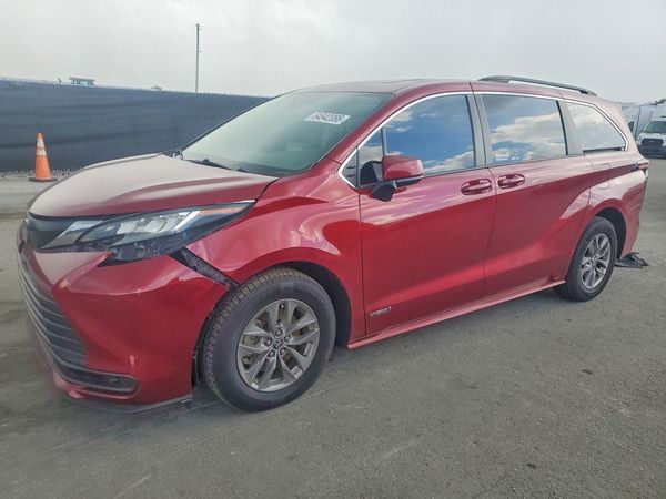 2021 TOYOTA SIENNA LE Plus Package