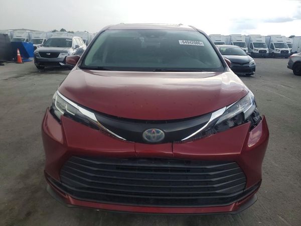 2021 TOYOTA SIENNA LE Plus Package