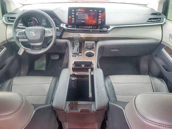 2021 TOYOTA SIENNA LE Plus Package