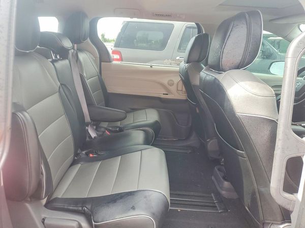2021 TOYOTA SIENNA LE Plus Package