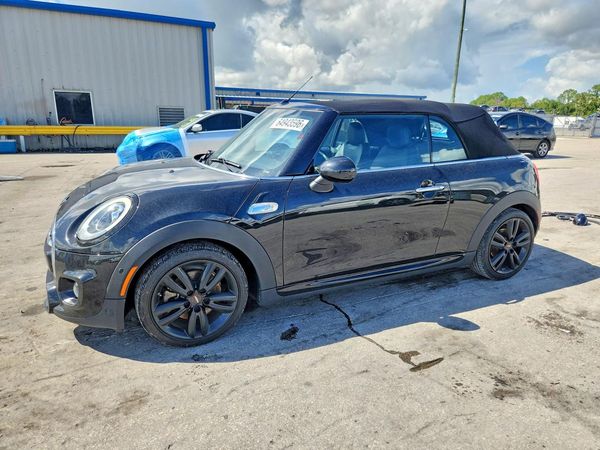 2018 MINI COOPER