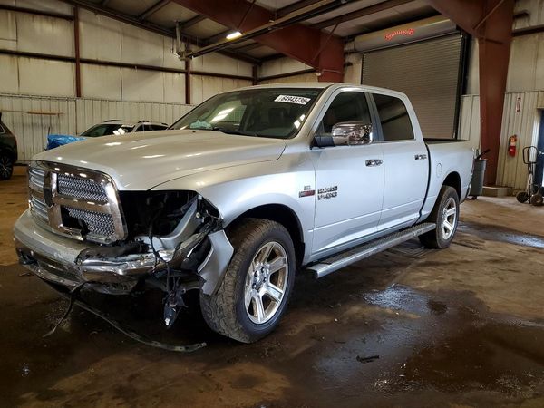 2017 RAM 1500 SLT CREW CAB 4X4