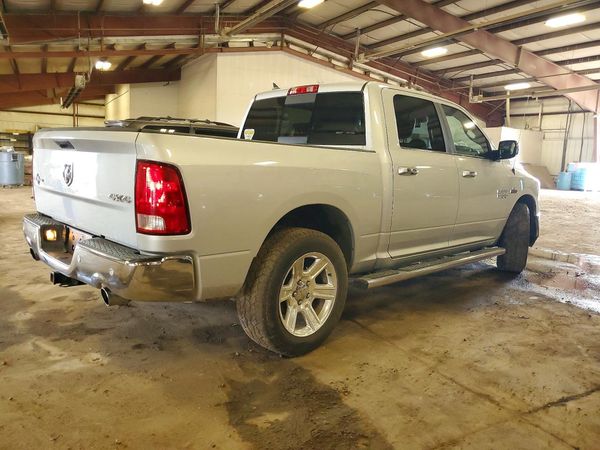 2017 RAM 1500 SLT CREW CAB 4X4