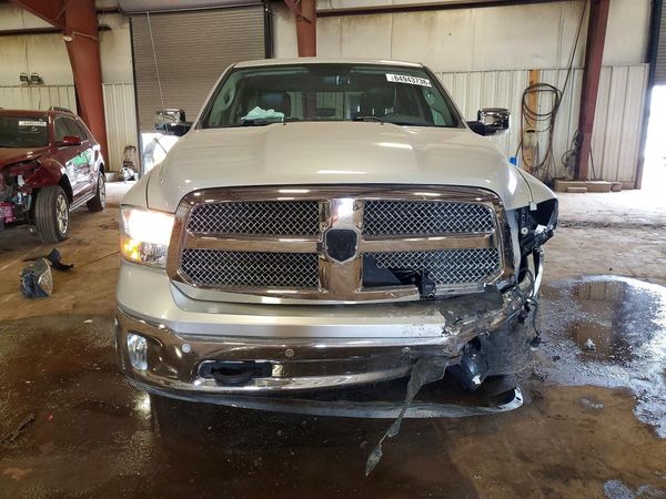 2017 RAM 1500 SLT CREW CAB 4X4