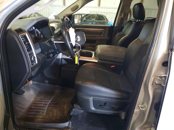 2017 RAM 1500 SLT CREW CAB 4X4