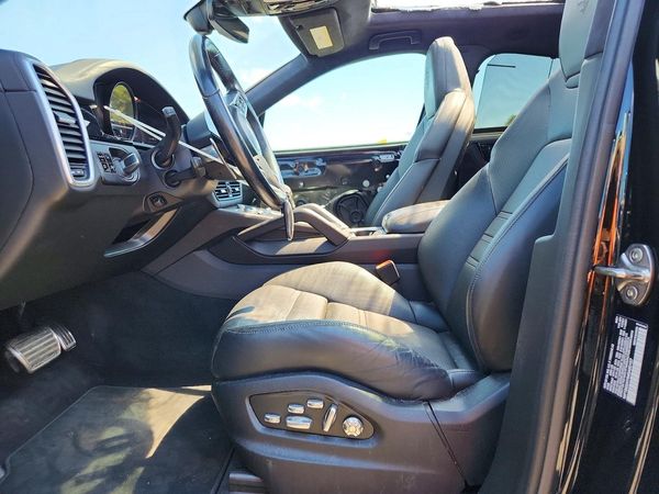 2021 PORSCHE CAYENNE GTS Coupe