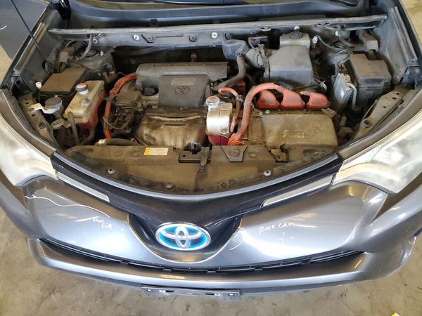 2016 TOYOTA RAV4 XLE (M Grade) — Engine bay