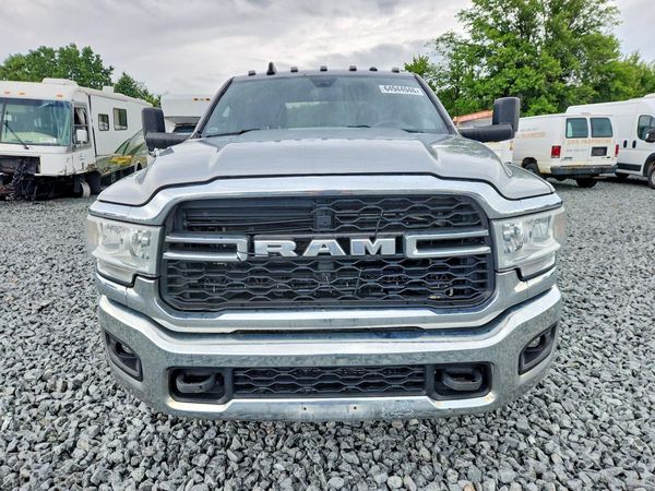 2022 RAM 3500 CREW CAB CHASSIS