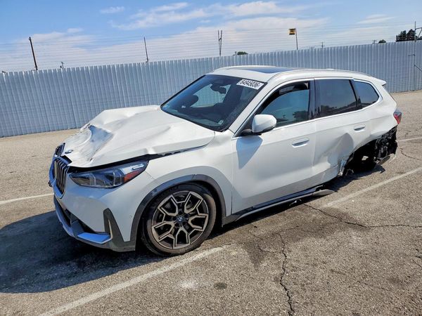 2025 BMW X1 xDrive28i — Front 3/4