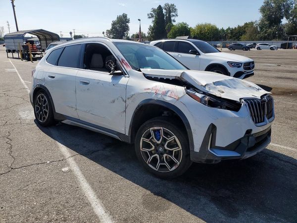 2025 BMW X1 xDrive28i — Passenger 3/4