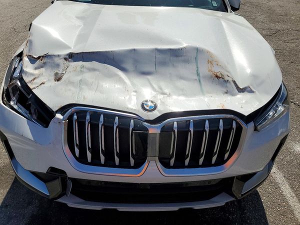 2025 BMW X1 xDrive28i — Engine bay