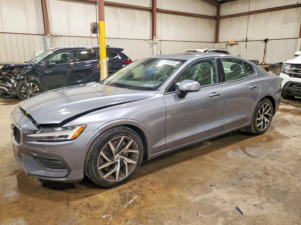 2020 VOLVO S60 Momentum
