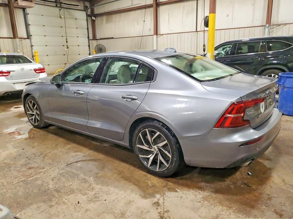 2020 VOLVO S60 Momentum
