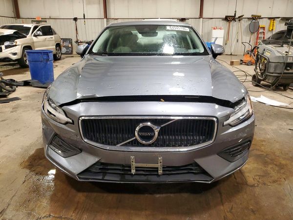 2020 VOLVO S60 Momentum
