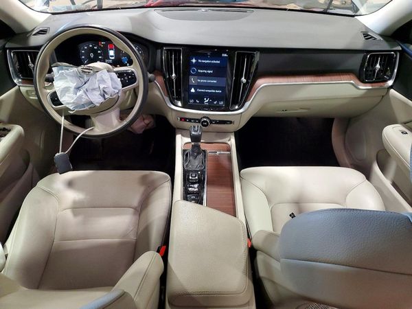 2020 VOLVO S60 Momentum