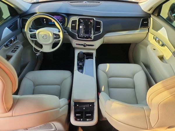 2023 VOLVO XC90