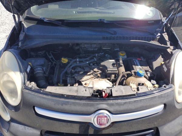 2014 FIAT 500 TREKKING — Engine bay