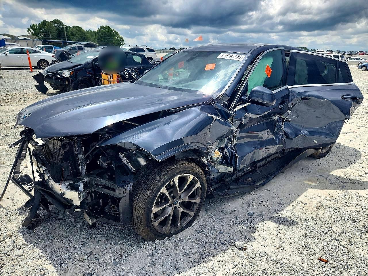 2021 BMW X6 xDrive40i — Front 3/4