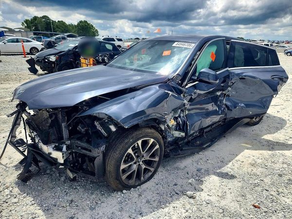 2021 BMW X6 xDrive40i — Front 3/4