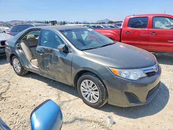 2013 TOYOTA CAMRY — Passenger 3/4