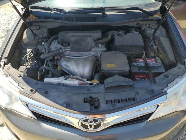 2013 TOYOTA CAMRY — Engine bay