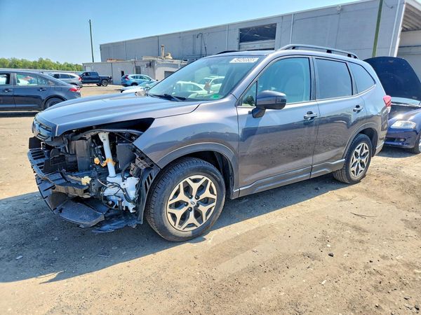 2022 SUBARU FORESTER Premium