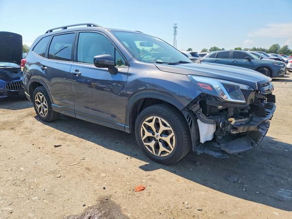 2022 SUBARU FORESTER Premium