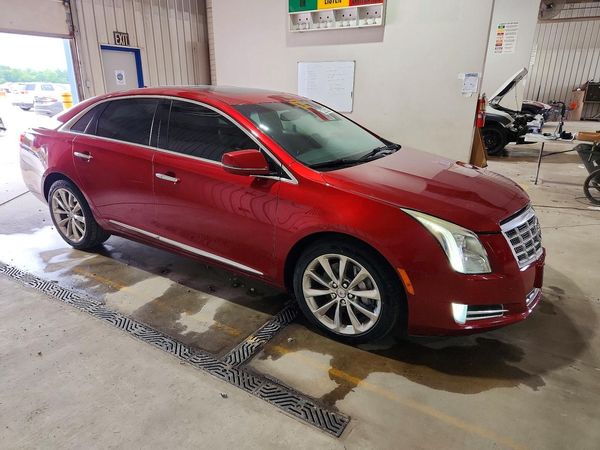 2013 CADILLAC XTS Luxury — Passenger 3/4