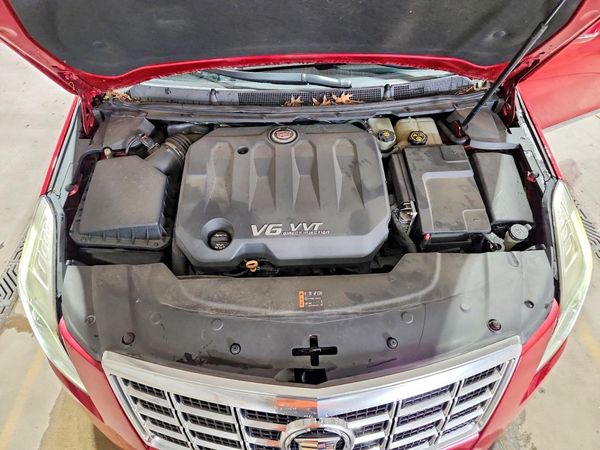 2013 CADILLAC XTS Luxury — Engine bay