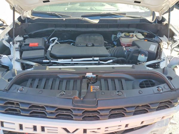 2021 CHEVROLET SILVERADO Custom — Engine bay