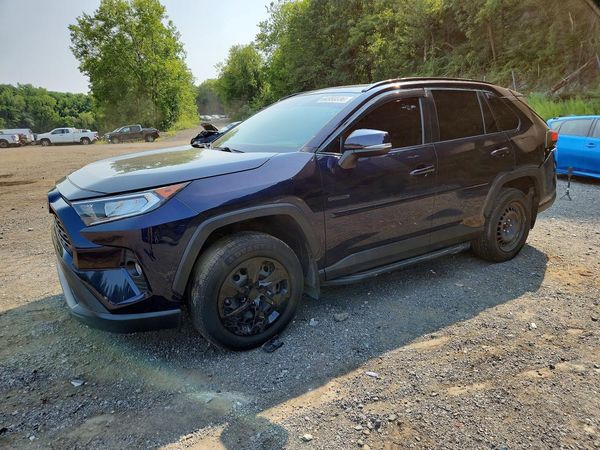 2020 TOYOTA RAV4 XLE Premium