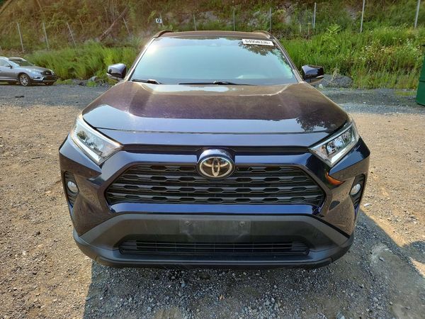 2020 TOYOTA RAV4 XLE Premium