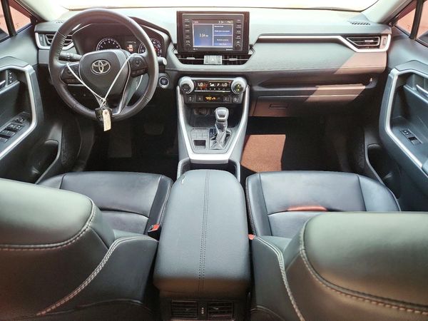 2020 TOYOTA RAV4 XLE Premium