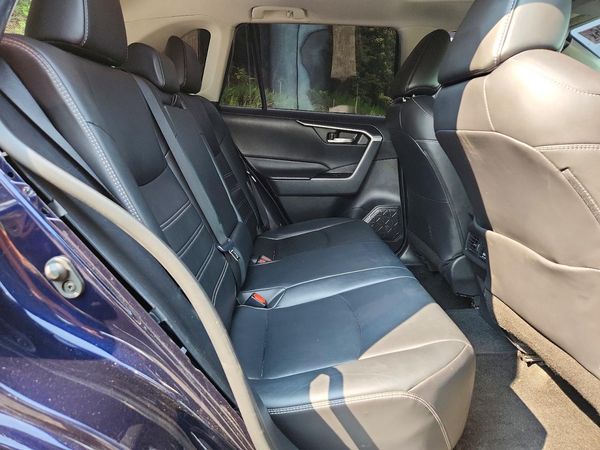2020 TOYOTA RAV4 XLE Premium