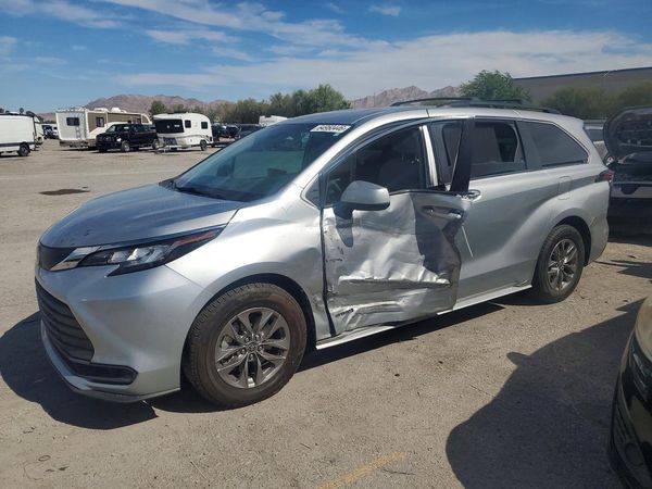 2021 TOYOTA SIENNA LE