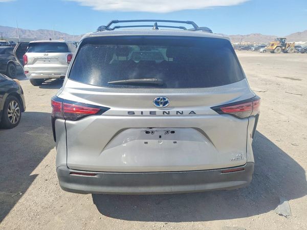 2021 TOYOTA SIENNA LE