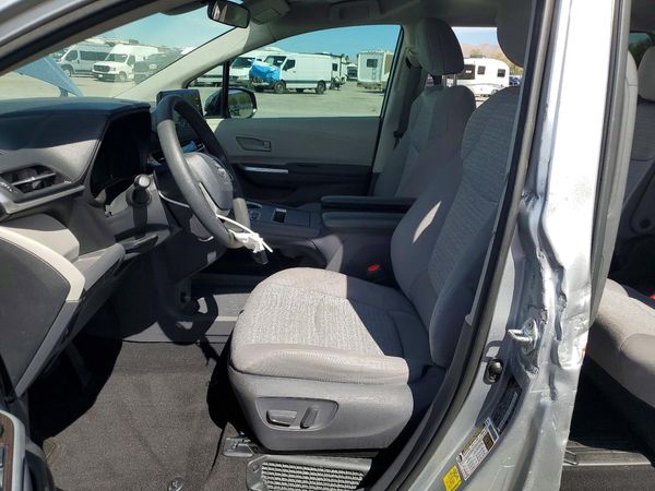 2021 TOYOTA SIENNA LE