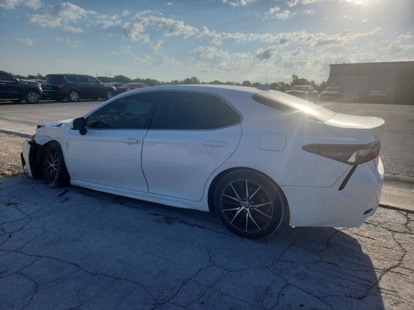 2022 TOYOTA CAMRY SE
