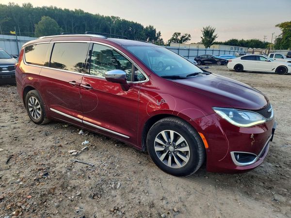 2020 CHRYSLER PACIFICA Limited — Passenger 3/4