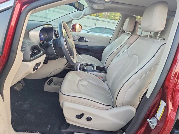 2020 CHRYSLER PACIFICA Limited — DENT