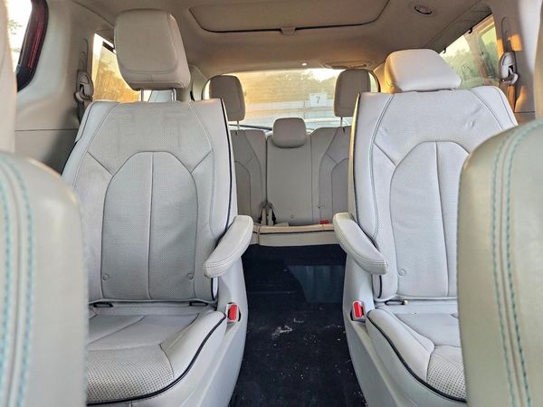 2020 CHRYSLER PACIFICA Limited — SUVN