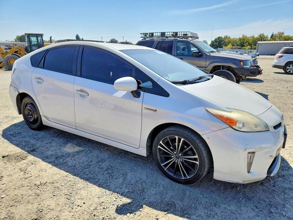2015 TOYOTA PRIUS