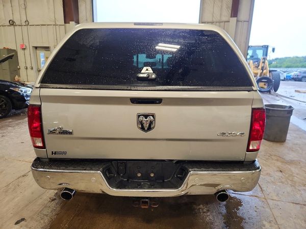 2018 RAM 1500 SLT CREW CAB 4X4