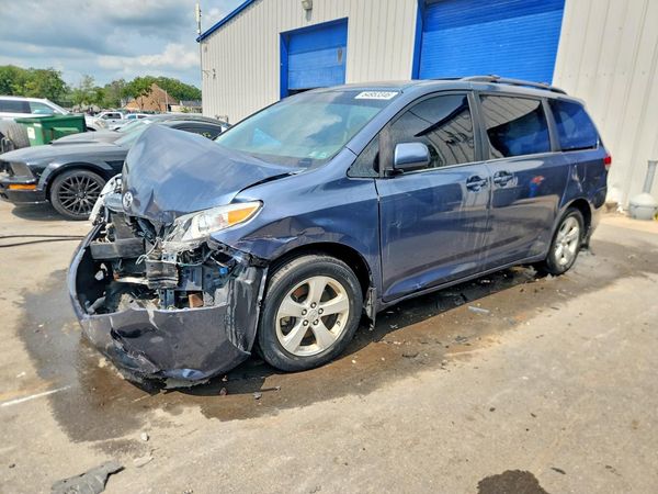 2013 TOYOTA SIENNA