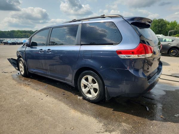 2013 TOYOTA SIENNA