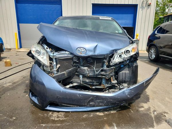 2013 TOYOTA SIENNA