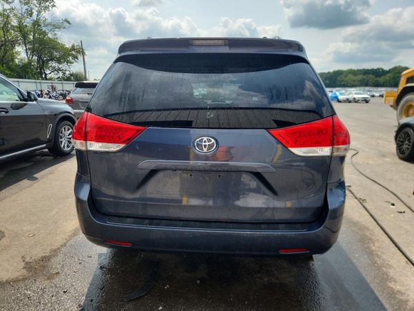 2013 TOYOTA SIENNA